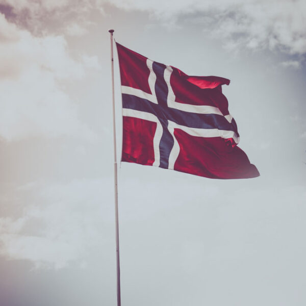 Flagget som vaier i vind - 17.mai